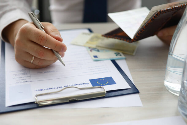 Praca za granicą – jakie kraje oferują najwyższe wynagrodzenia?