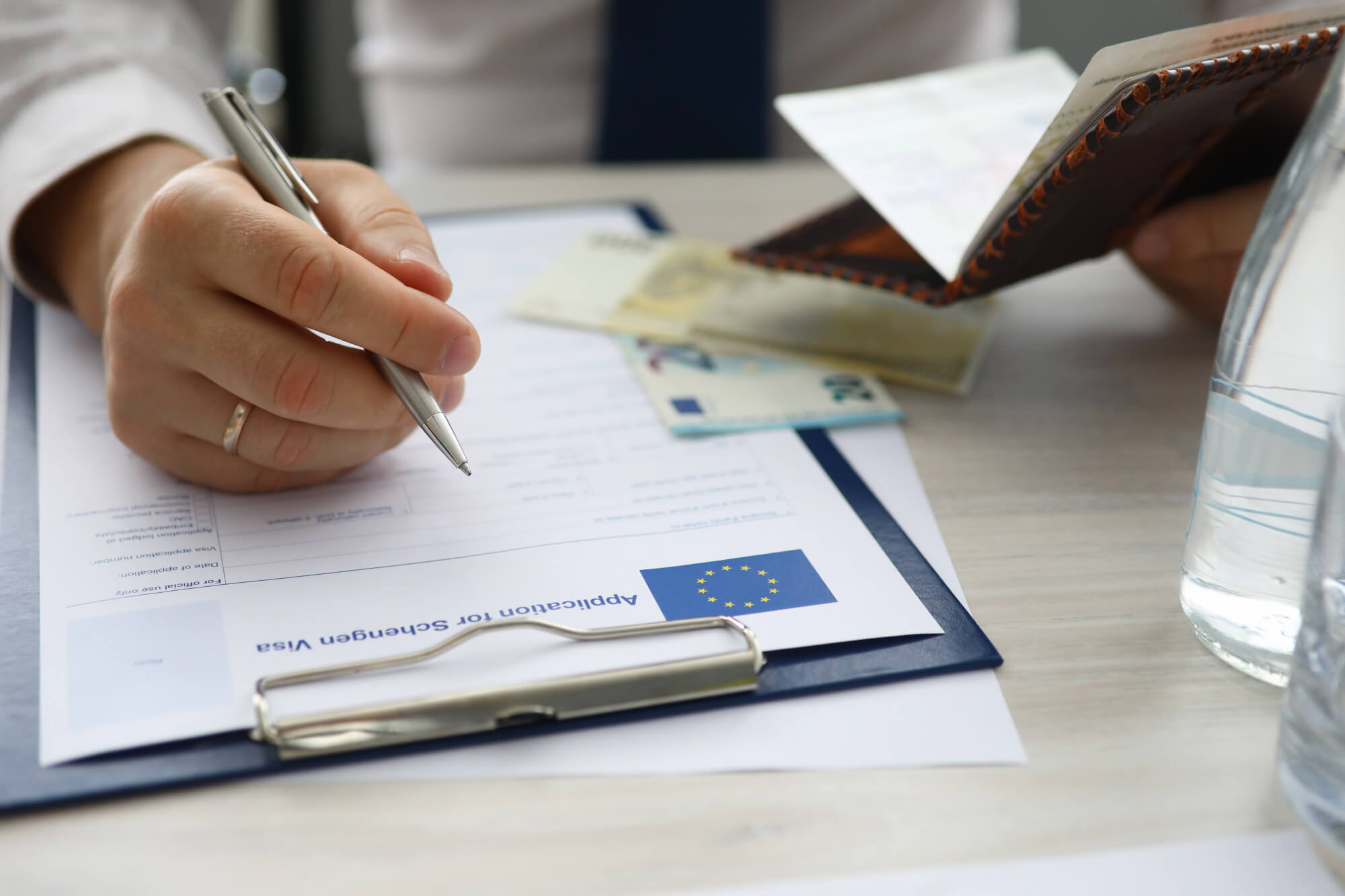 Praca za granicą – jakie kraje oferują najwyższe wynagrodzenia?